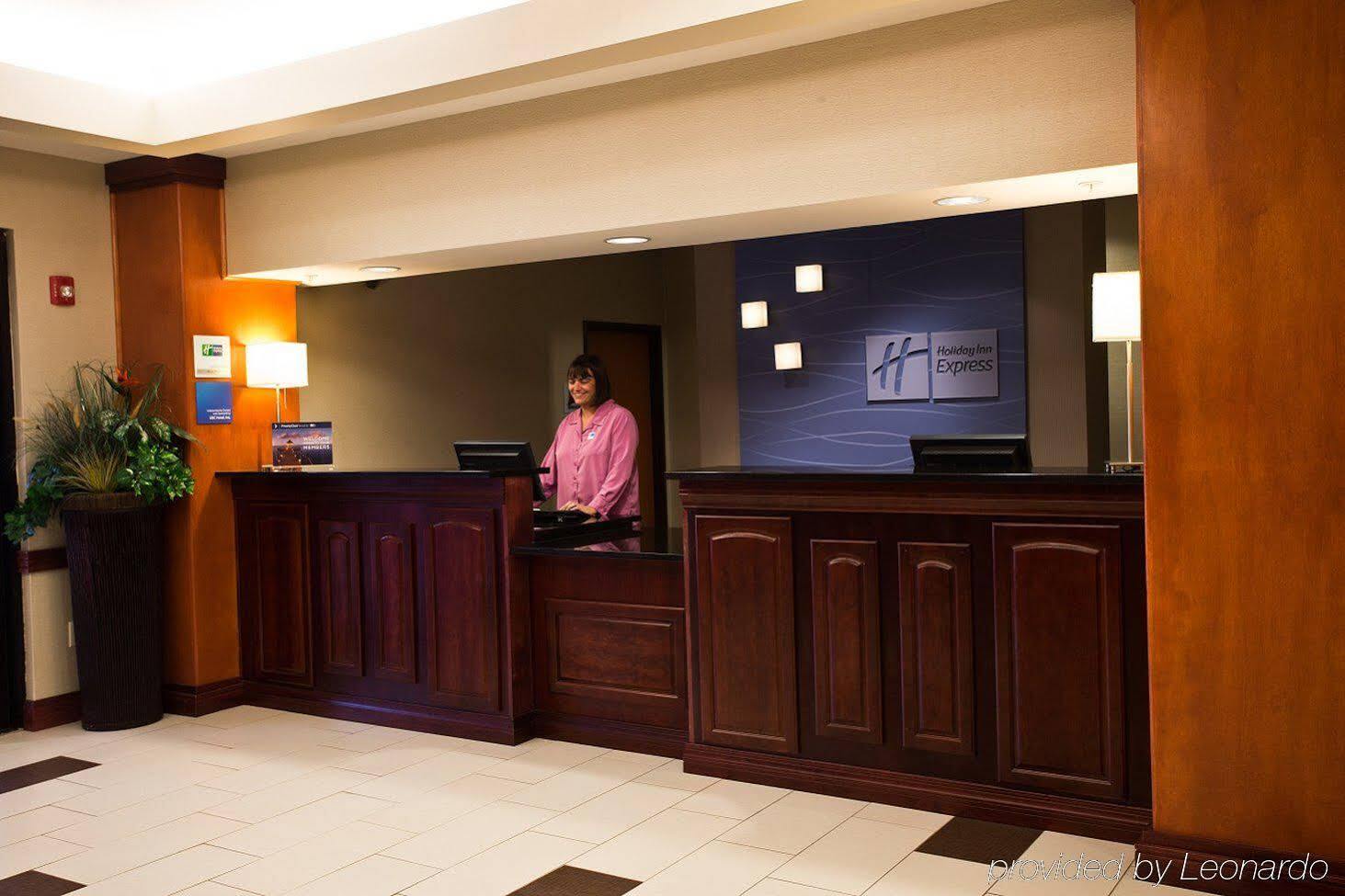 Holiday Inn Express And Suites Urbandale Des Moines, An Ihg Hotel Екстер'єр фото